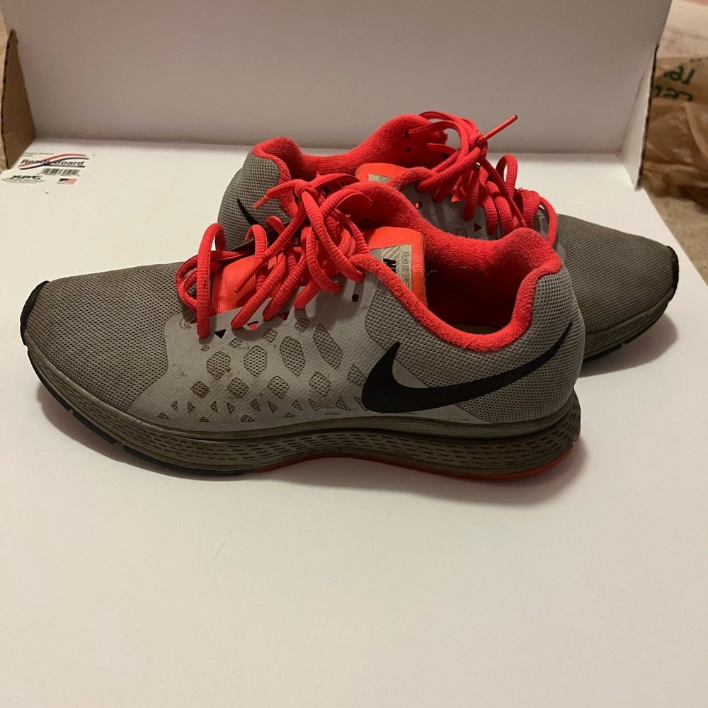 Women’s Nike Zoom Pegasus 31 Grey & Pink. Size 8.5 US.